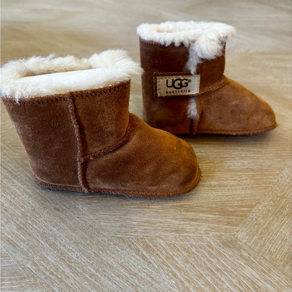 UGG Infant size medium, 4/5